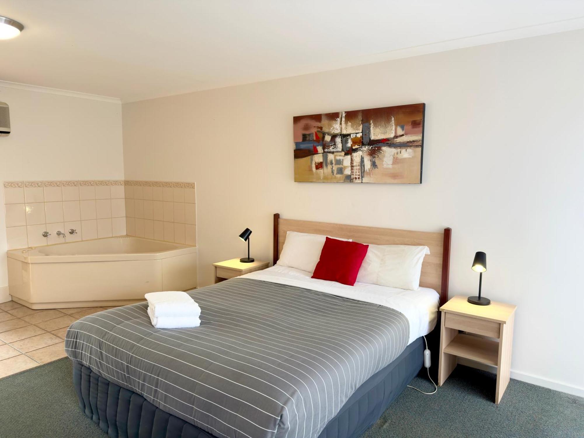 Beachcomber Motel & Apartments Аполо Бей Екстериор снимка