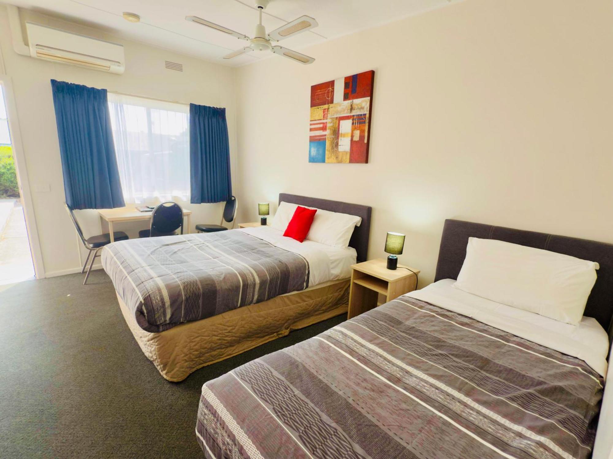 Beachcomber Motel & Apartments Аполо Бей Екстериор снимка