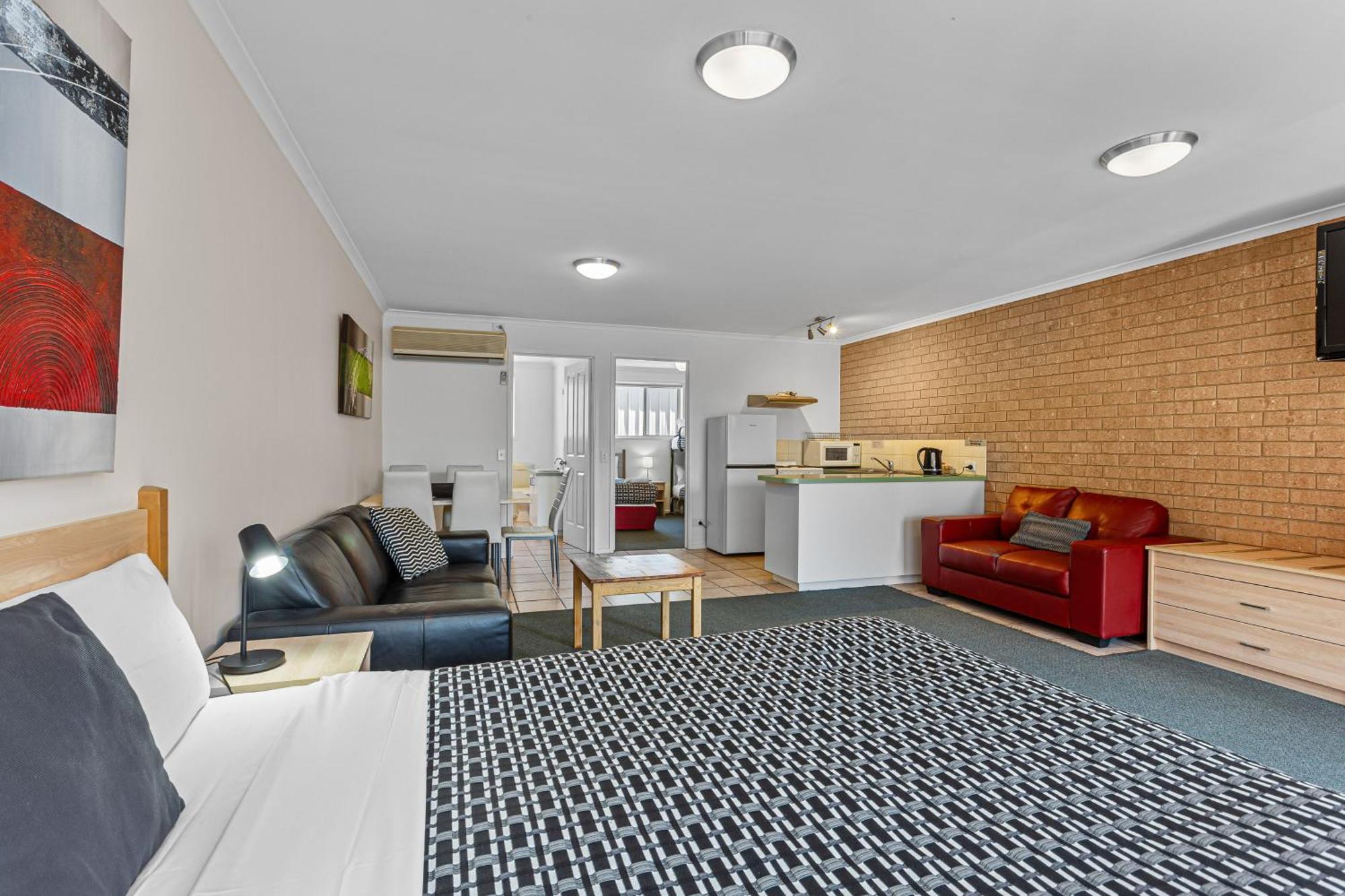 Beachcomber Motel & Apartments Аполо Бей Екстериор снимка