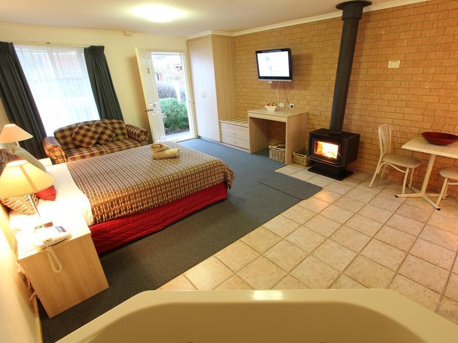 Beachcomber Motel & Apartments Аполо Бей Екстериор снимка