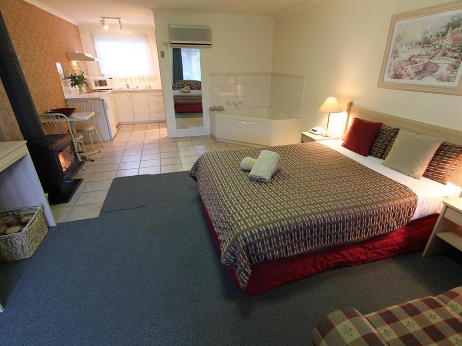 Beachcomber Motel & Apartments Аполо Бей Екстериор снимка