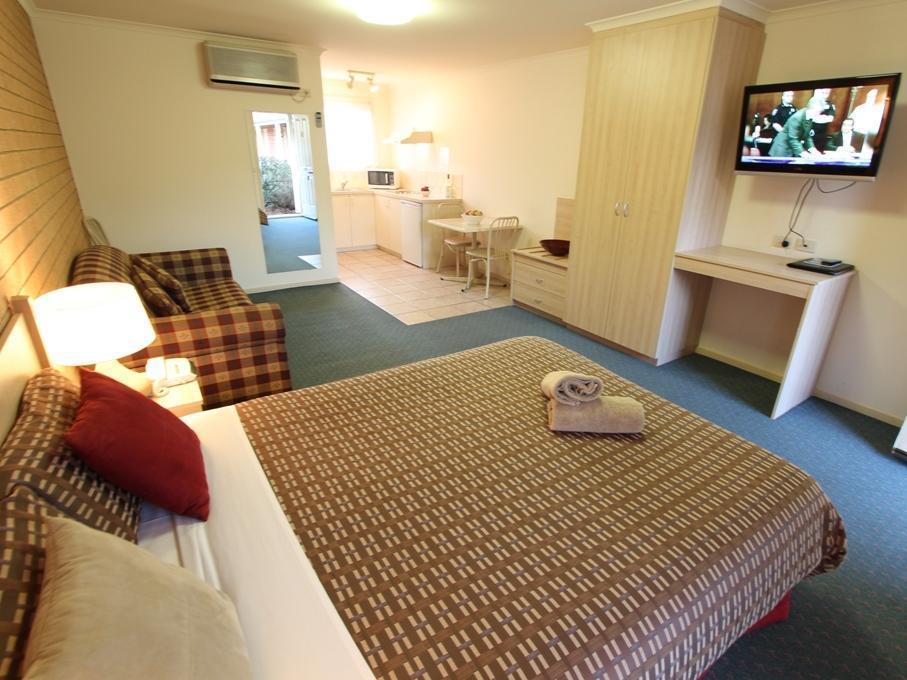 Beachcomber Motel & Apartments Аполо Бей Екстериор снимка
