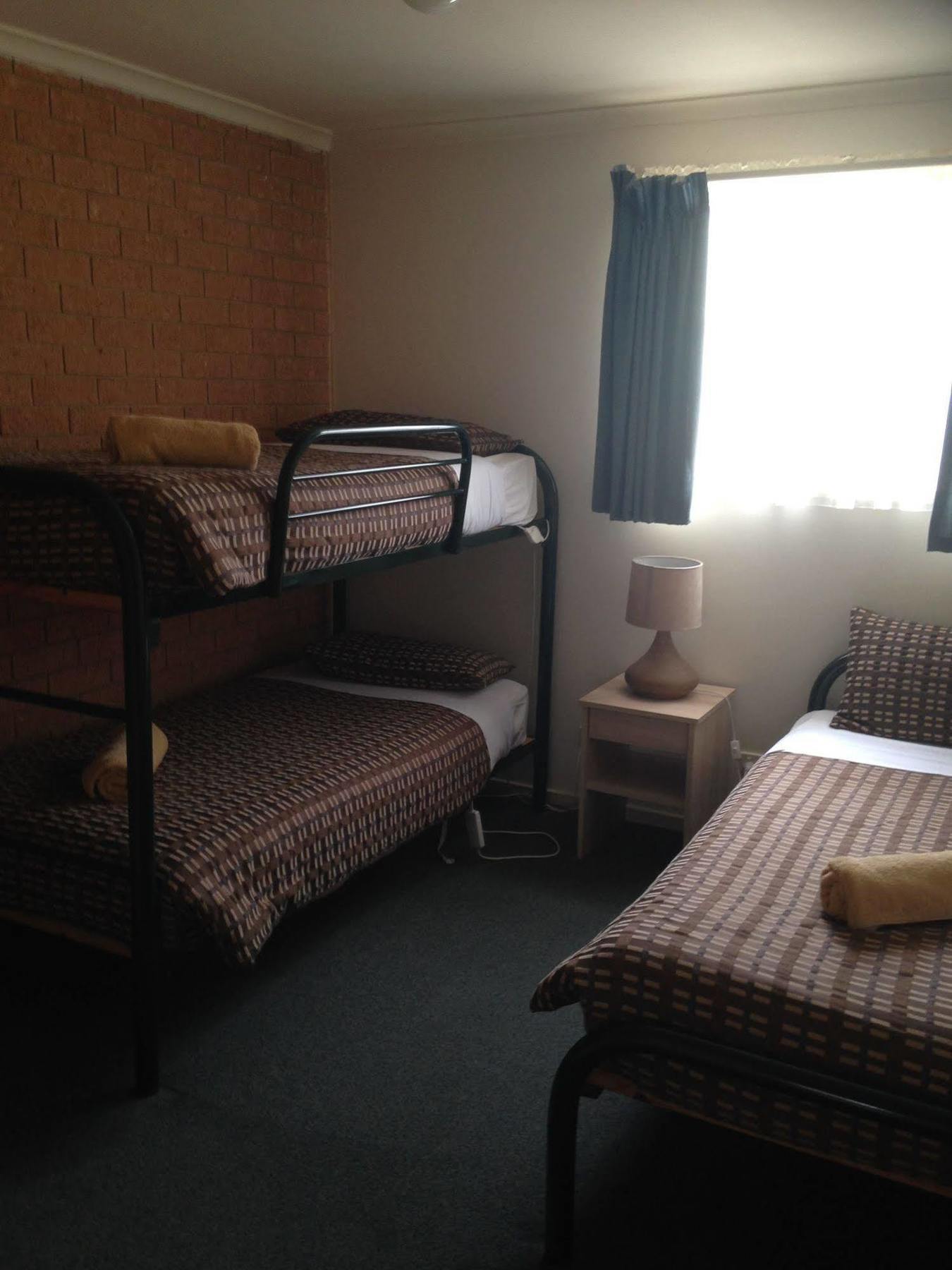 Beachcomber Motel & Apartments Аполо Бей Екстериор снимка
